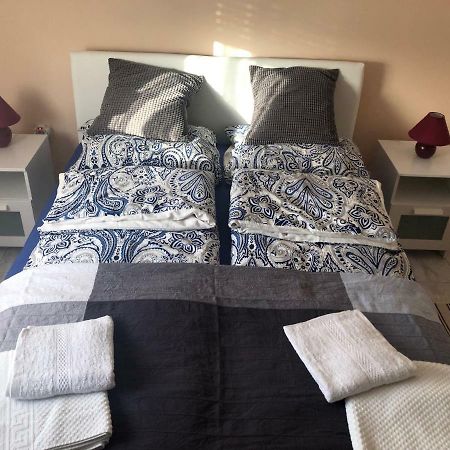 Obiteljski Apartman Filip U Blizini Plaze Za Djecu Palit Exterior foto