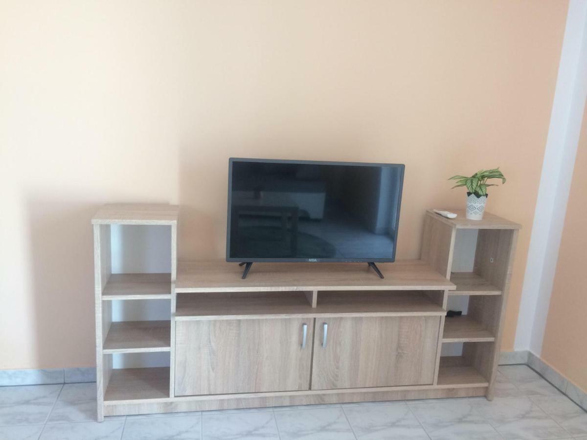 Obiteljski Apartman Filip U Blizini Plaze Za Djecu Palit Exterior foto